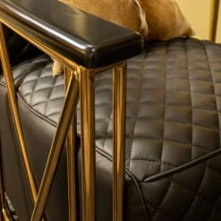 Now’s Home Fauteuils Fauteuil En Cuir Matelassé Noir Structure En Inox Cuivré -Chaise Soldes 2024 fauteuil en cuir matelasse noir structure en inox cuivre 2