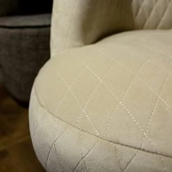 Now’s Home Fauteuils Fauteuil En Velours Matelassé écru Pieds En Métal Noir -Chaise Soldes 2024 fauteuil en velours matelasse ecru pieds en metal noir 2